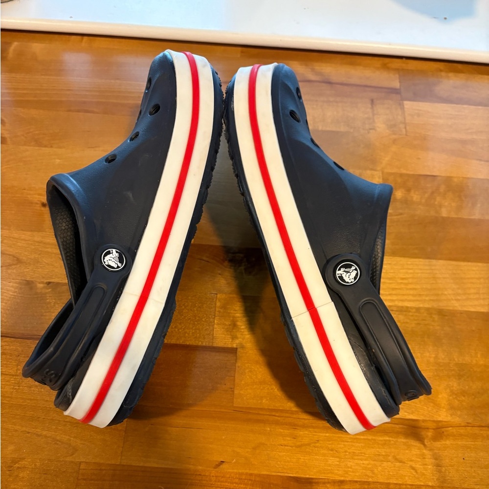 CROCS Women’s Size 9 Navy and Red Clogs - Picture 4 of 8